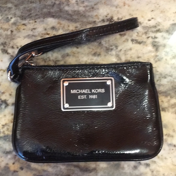 Michael Kors wristlet - Picture 1 of 4